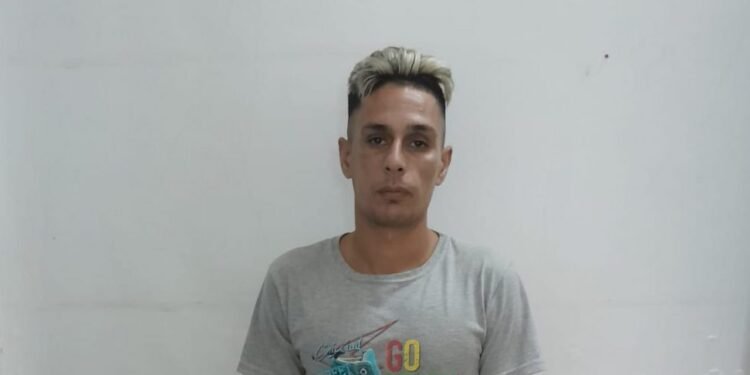 SAN MARTIN: UN PRESO ERA TRASLADADO A JUZGADO SE ESCAPO Y SE ROBO UN MOVIL POLICIAL.