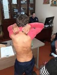 MENOR ESTABA ATADO EN EL FONDO DE SU CASA.