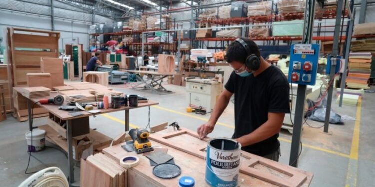 En los últimos  meses del año  se registró el cierre de mas de  15 mil Pymes”.