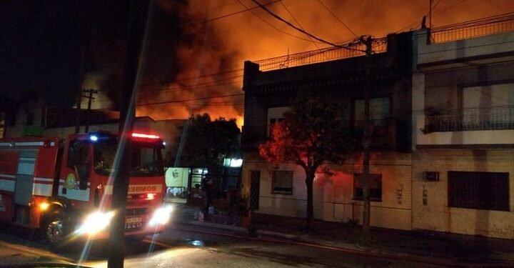 SAN MARTIN : BOMBEROS TERMINAN ELECTROCUTADOS.