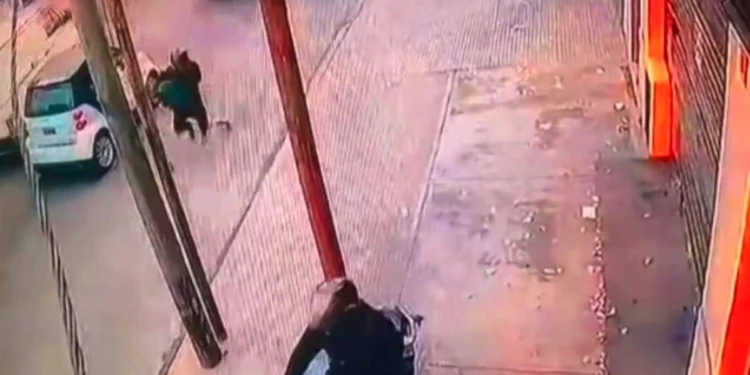 La Matanza: Un motochorro baleó a un hombre que se resistió al robo de su celular.