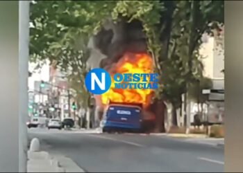 SE PRENDE FUEGO UN COLECTIVO DE LA EMPRESA EDO SAT.