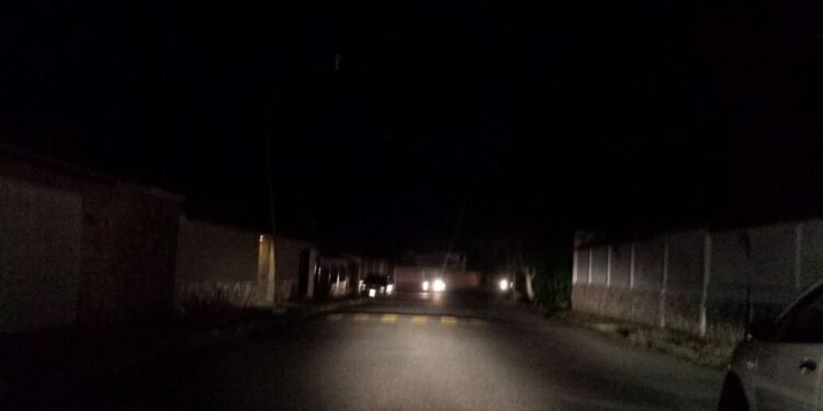 HURLINGHAM : DIA DE LA MADRE A LA LUZ DE LA LUNA POR CORTES DE EDENOR.