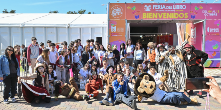 Comenzó la feria del libro de Malvinas Argentinas.