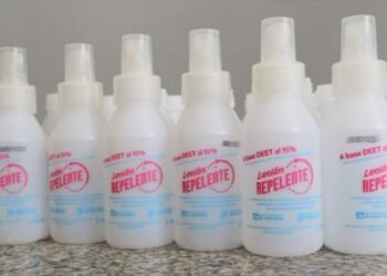 El Ministerio de Salud Bonaerense incorporó una nueva máquina para producir repelente.