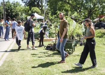 HURLINGHAM SOLIDARIO: JORNADA AMBIENTAL Y DE LIMPIEZA EN EL ARROYO SOTO.