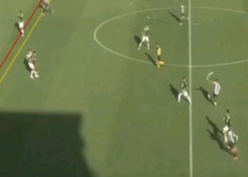 OTRA VEZ SOPA PARA EL PINCHA DE CASEROS , POR SEGUNDA VEZ SE QUEDO FUERA DEL REDUCIDO , POR MANOS SUCIAS .