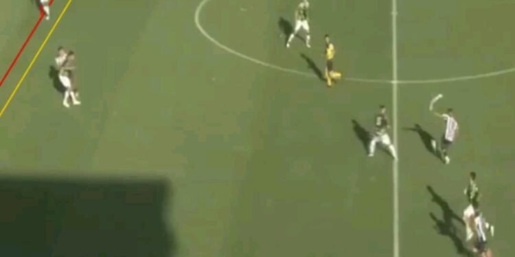 OTRA VEZ SOPA PARA EL PINCHA DE CASEROS , POR SEGUNDA VEZ SE QUEDO FUERA DEL REDUCIDO , POR MANOS SUCIAS .