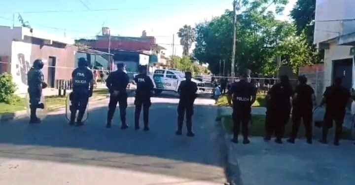 TRES DE FEBRERO  : POLICÍA MATÓ A MOTOCHORRO QUE INTENTÓ ROBARLE.