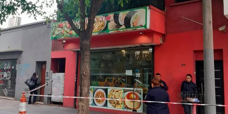 MERLO : HACE HORAS FALLECIO EL MARIDO DE LA COMERCIANTE CHINA ATACADA POR HERMANASTRO DE EX EMPLEADA .