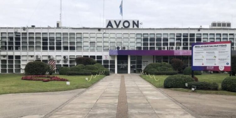 AVON DESPIDE A 300 EMPLEADOS.