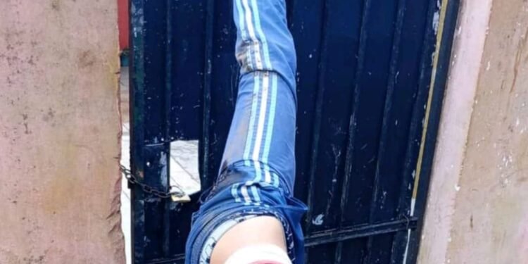 SAN MIGUEL .CHORRO QUISO ROBAR UNA CASA Y SU PIERNA QUEDO EN LA REJA .