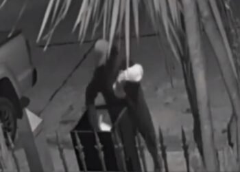 San Miguel: Mujer entró a un taller y se llevó medio millón de pesos.