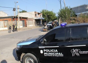 SAN MIGUEL :CHORROS TRAS PERSECUCION  POLICIAL ARROJARON UNA GRANADA DE MANO .