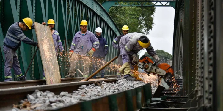 TREN SAN MARTIN LIMITADO ESTE FIN DE SEMANA .