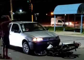 ESCOBAR: Un motociclista falleció tras ser atropellado por un auto.