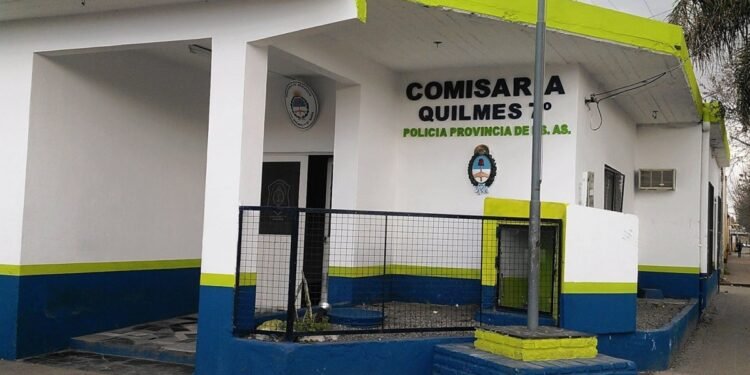 Tragedia en Quilmes: dos policías muertos y una mujer y una niña heridas en una persecución.