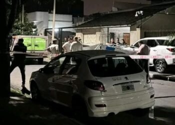 LA MATANZA ARDE , VECINO CANSADO DE LA INSEGURIDAD MATA A UN CHORRO.
