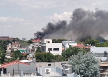 VICENTE LOPEZ: VORAZ INCENDIO EN FABRICA DE COLCHONES .