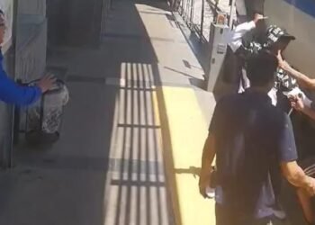 CLAYPOLE : TREN LINEA ROCA A LAS PIÑAS LIMPIAS.