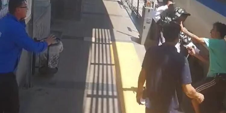 CLAYPOLE : TREN LINEA ROCA A LAS PIÑAS LIMPIAS.