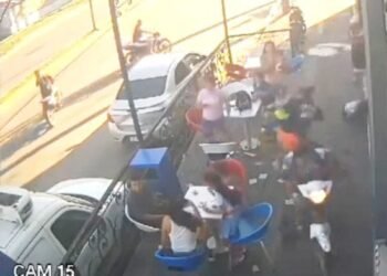 JOSÉ C. PAZ: Motochorro  se daba a la fuga  choco a un Bebe y un Nene .