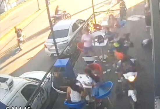 JOSÉ C. PAZ: Motochorro  se daba a la fuga  choco a un Bebe y un Nene .