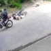 ITUZAINGO: TIRARON A UNA PAREJA DE SU MOTO PARA ROBARSELA .