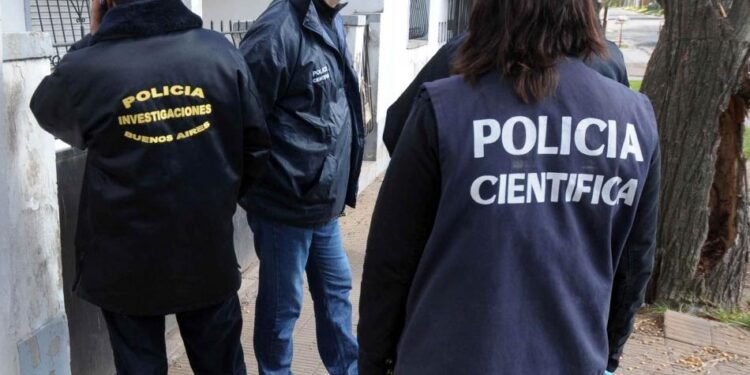 Un policía abatió a un motochorro que intentó robar un auto en La Matanza.