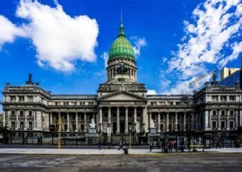 ARGENTINA PIDE MAS PLATA AL FMI , ESTO AFECTARA A LOS BOLSILLOS DE LOS ARGENTINOS .