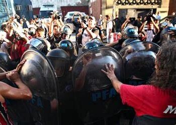 OTRO MIERCOLES DE MARCHA DE LOS JUBILADOS , PIDIENDO POR SUS JUBILACIONES .
