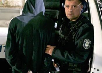 MORON ARDE POR LA DELICUENCIA. Irrumpieron en su casa de madrugada, lo mataron y se llevaron una caja fuerte.