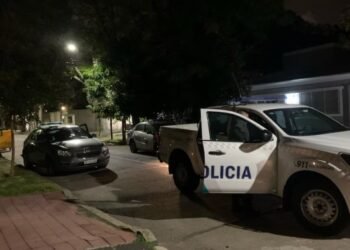 MARTINEZ: UN HOMBRE FUE HERIDO POR CHORROS EN LA PUERTA DE SU DOMICILIO.
