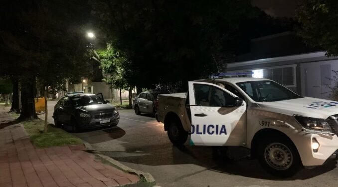 MARTINEZ: UN HOMBRE FUE HERIDO POR CHORROS EN LA PUERTA DE SU DOMICILIO.