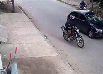 MERLO: Alumnos de un colegio ven como roban a una pareja , mientras se encontraban en clase .