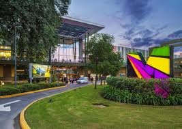 MALVINAS ARGENTINAS : SE DERRUMBO EL TECHO DEL SHOPPING TERRAZAS .