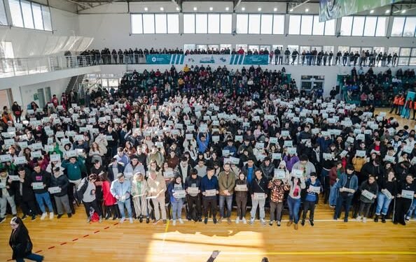 HURLINGHAM : ENTREGO MAS DE 1000 LICENCIAS DE CONDUCIR A JOVENES