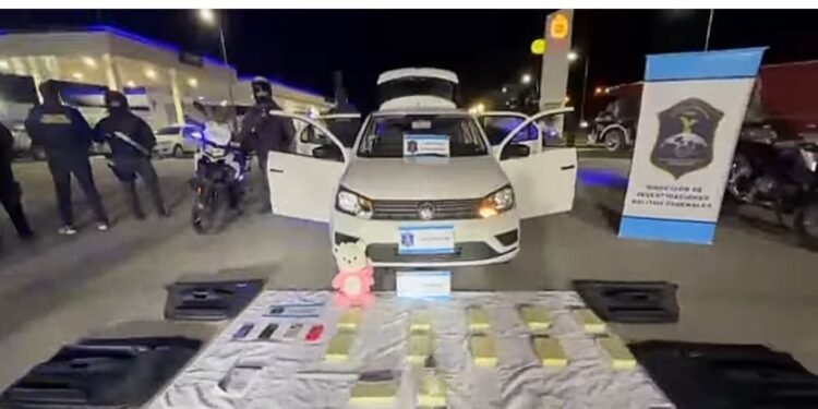 BELLA VISTA : DESBARATAN BANDA NARCO QUE VENDIA DROGAS AL SALON DE  FIESTAS JANOS .