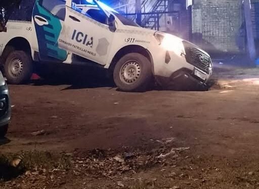 MERLO: LA POLICIA SE QUEDO ESTANCADA CON SU MOVIL POLICIAL .