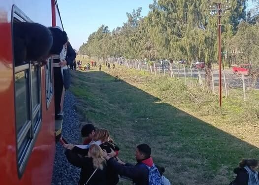 UNA ADOLESCENTE DE 16 AÑOS MURIÓ TRAS SER ARROLLADA POR EL TREN BELGRANO NORTE EN GRAND BOURG