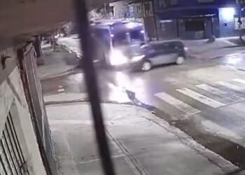 JOSÉ C. PAZ: Tremendo choque entre colectivo y automóvil.