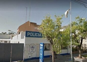 Horror en Lanús: Joven apuñaló y baleó a su madre y mató a un hombre dentro de una vivienda.