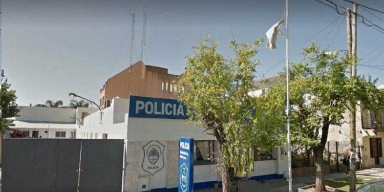 Horror en Lanús: Joven apuñaló y baleó a su madre y mató a un hombre dentro de una vivienda.