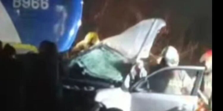 ULTIMO MOMENTO :SAN MIGUEL TREN CHOCO A UNA CAMIONETA .