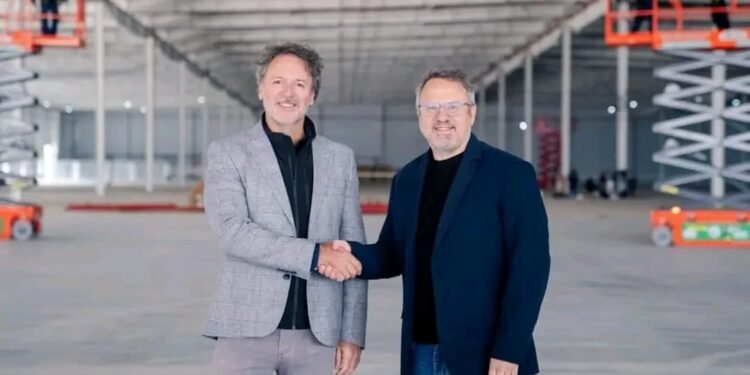 MERCADO LIBRE CONSTRUYE UNA PLANTA DE LOGISTICA EN TRES DE FEBRERO .