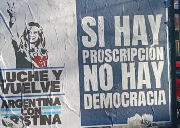 MERLO : APARECIO CON CARTELES EN APOYO A CRISTINA K.