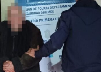 Femicidio en Quilmes: Una mujer fue asesinada a mazazos por su pareja tras una discusión.