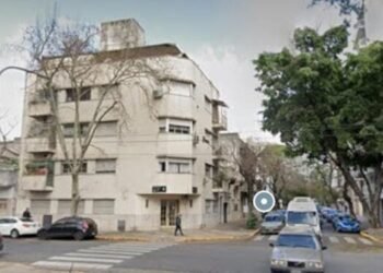 Conmoción en Caballito: Hallaron muerta a una mujer surcoreana y a su hijo de 13 años dentro de su casa.