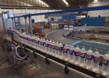 Manaos compró otra reconocida marca de gaseosas .