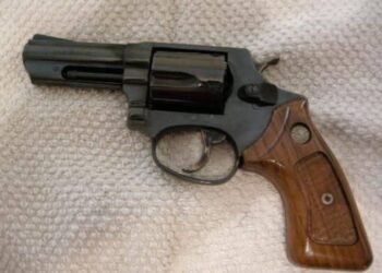 GONZALEZ CATAN : JUBILADO MATO A DELICUENTE  QUE INGRESO A SU VIVIENDA .